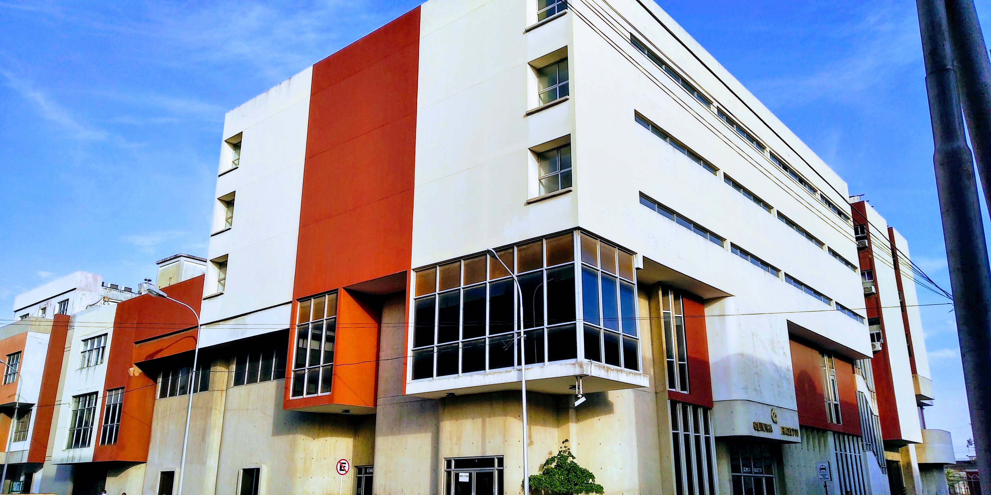 Fachada de la Clínica Razetti de Barquisimeto